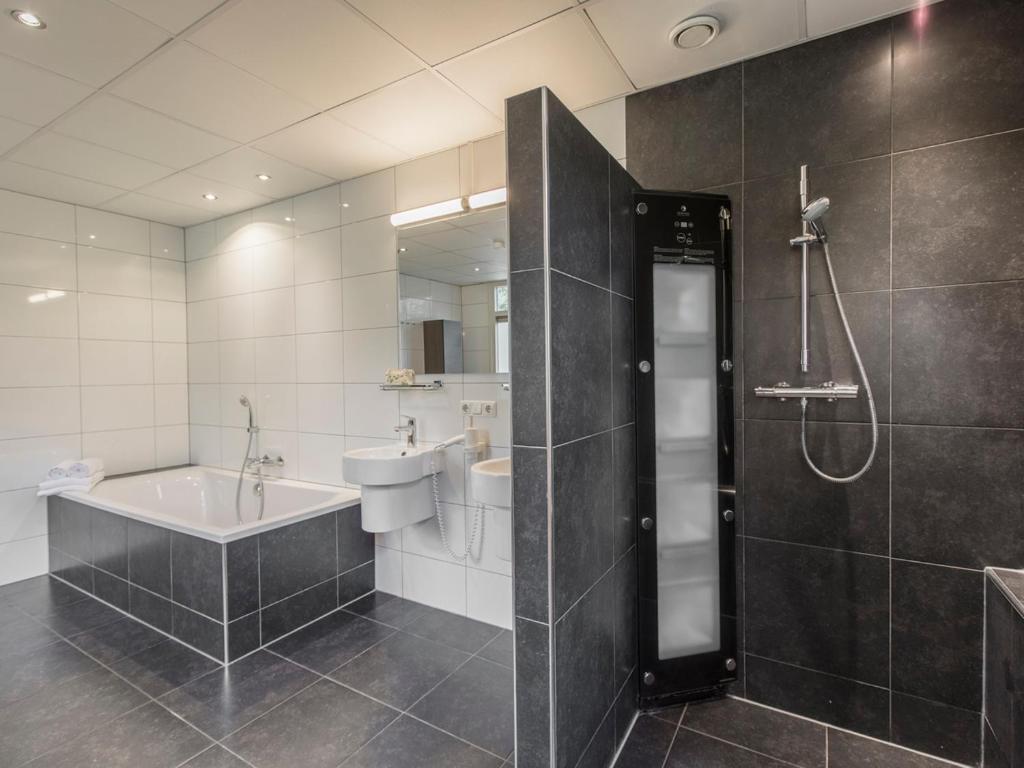 Comfort 6-Person Dog Bungalow In The Holiday Park Landal Heideheuvel Beekbergen Δωμάτιο φωτογραφία
