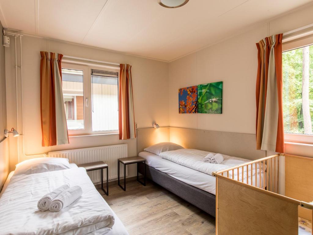 Comfort 6-Person Dog Bungalow In The Holiday Park Landal Heideheuvel Beekbergen Δωμάτιο φωτογραφία