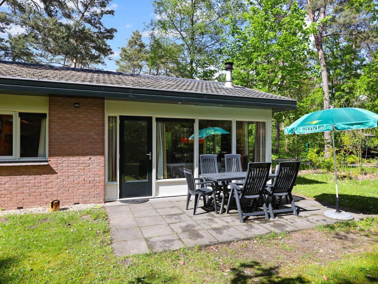Comfort 6-Person Dog Bungalow In The Holiday Park Landal Heideheuvel Beekbergen Δωμάτιο φωτογραφία